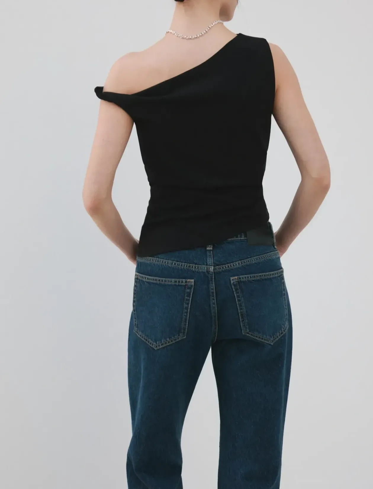 Asymmetrical fitted top - Ærmeløse toppe