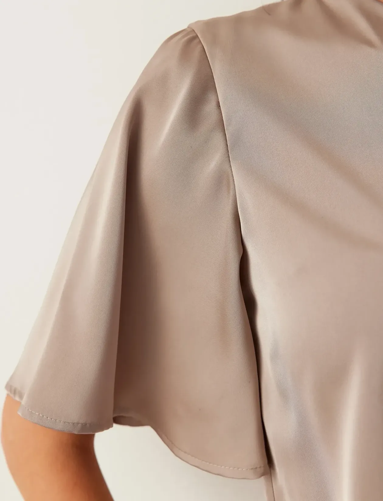Asymmetric Satin Blouse - Kortærmede bluser
