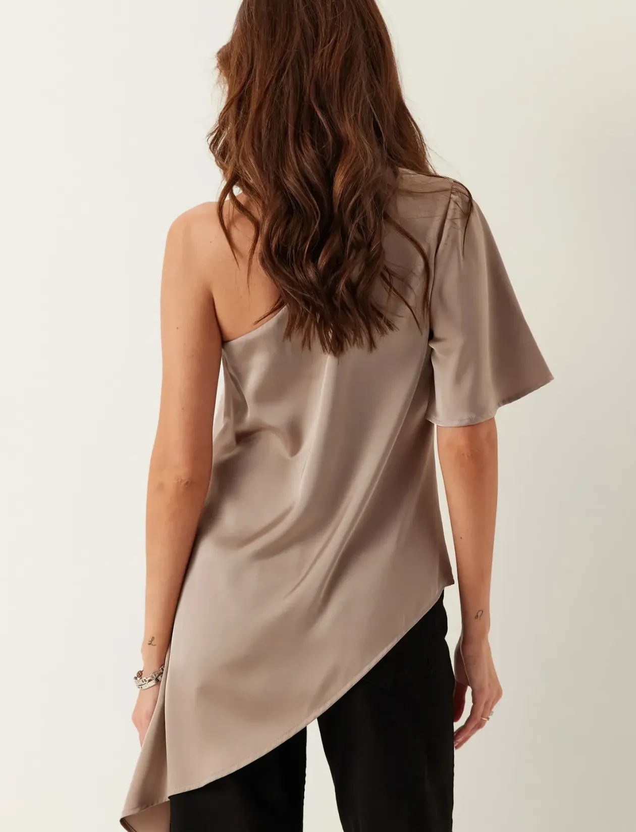 Asymmetric Satin Blouse - Kortærmede bluser