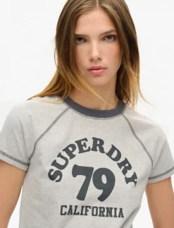 ATHLETIC RAGLAN GRAPHIC TEE - T-shirts