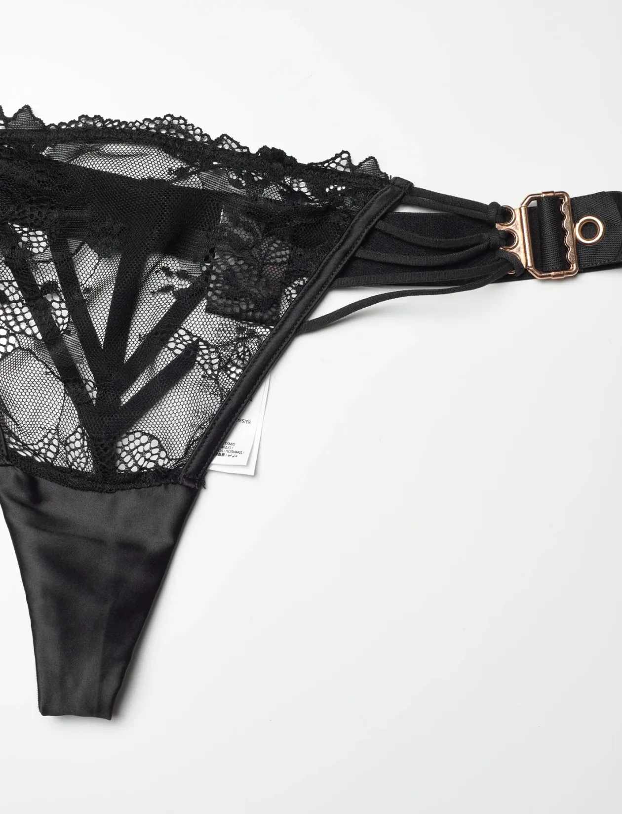 AVELA STRING R - String