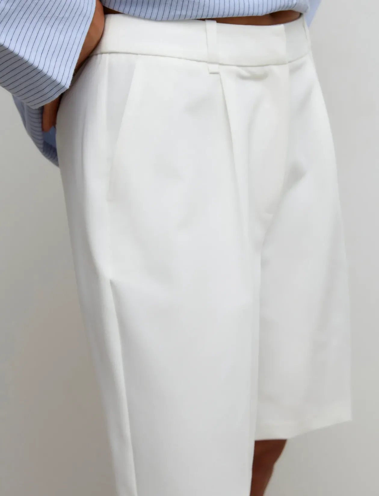 AWPASSI MW KNEE SHORTS NOOS - Bermudashorts