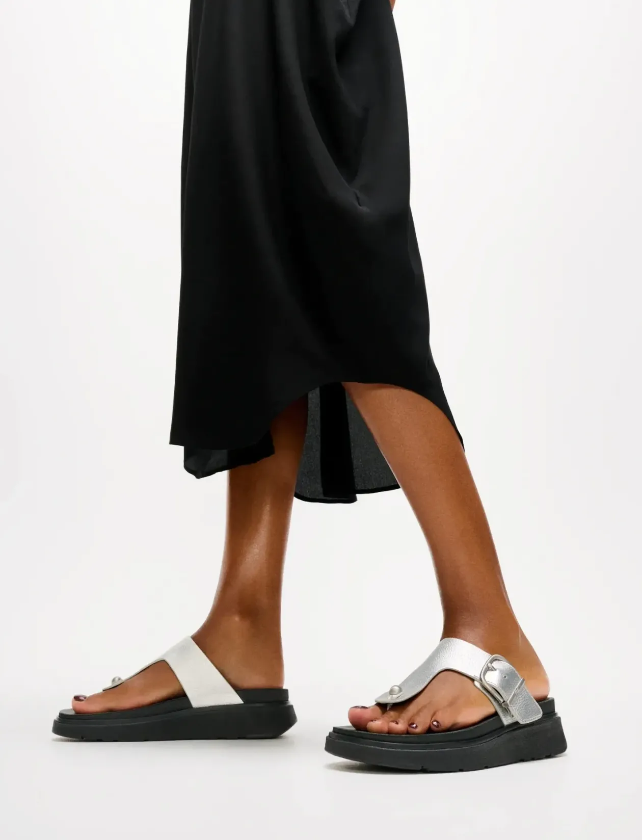 GEN-FF BUCKLE TUMBLED-LEATHER TOE-POST SANDALS - Sandaler