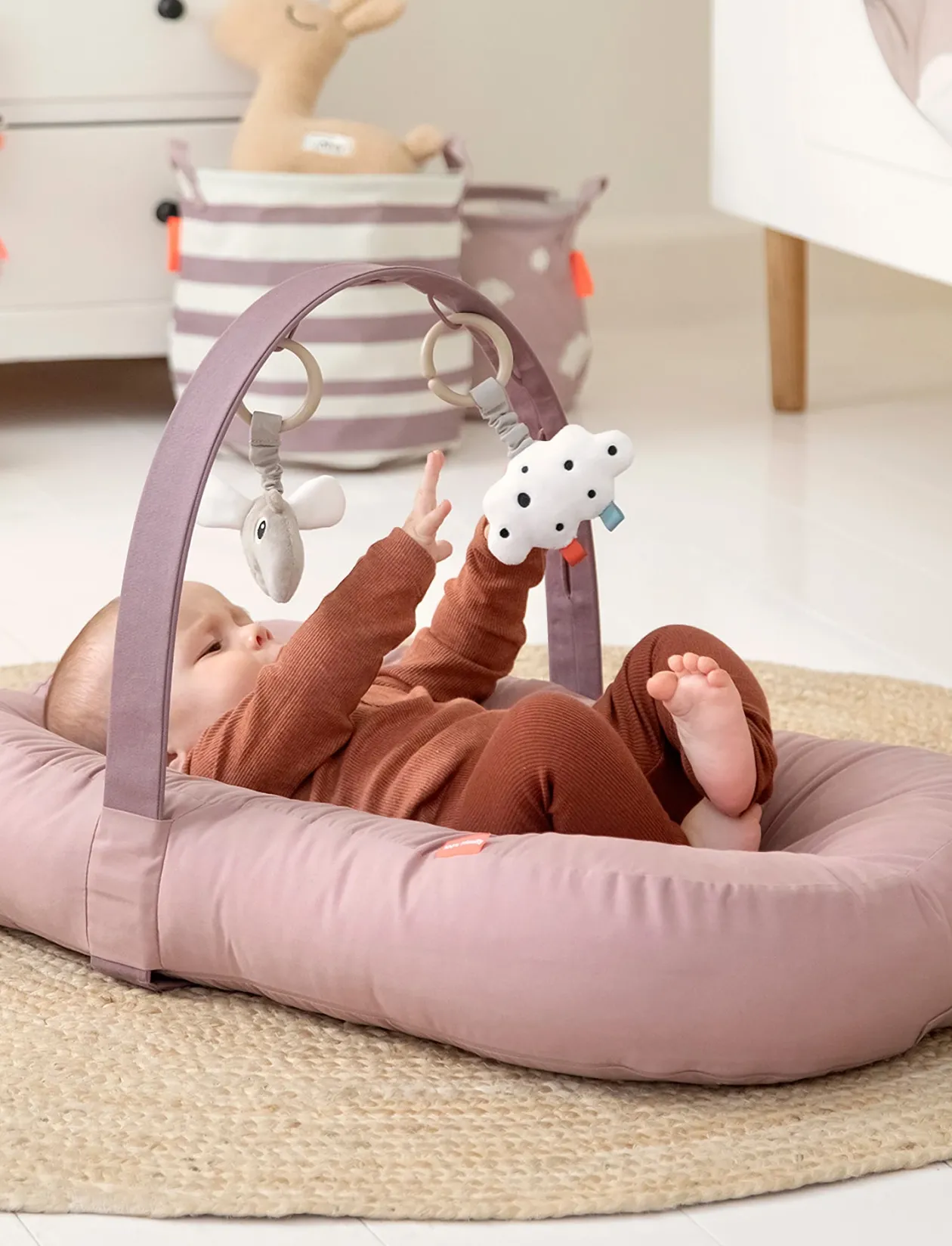 Hanging activity toy 2 pcs Happy clouds Sand - Interaktivt legetøj
