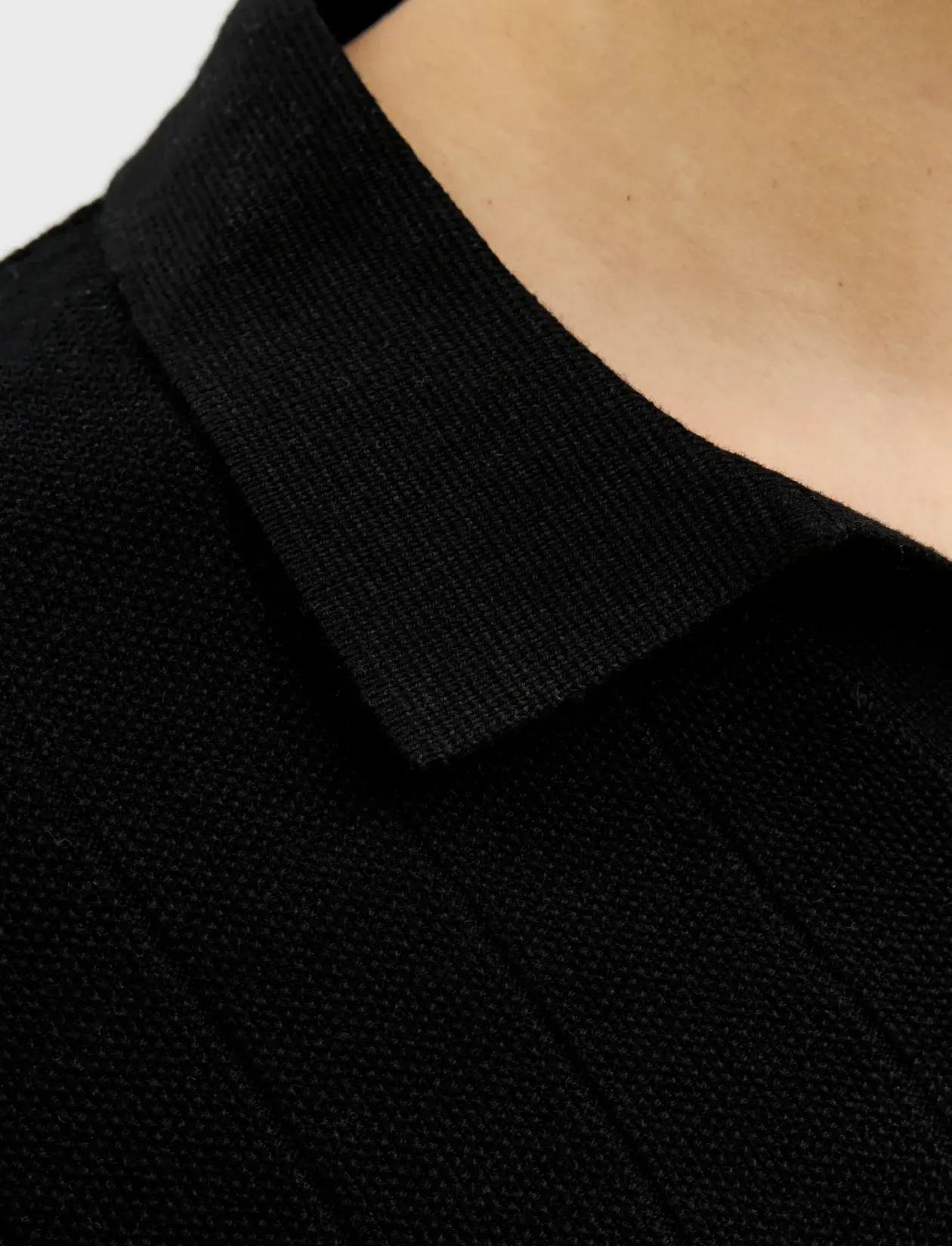 JORVARENNA KNIT SS SPLIT NECK - Kortærmede
