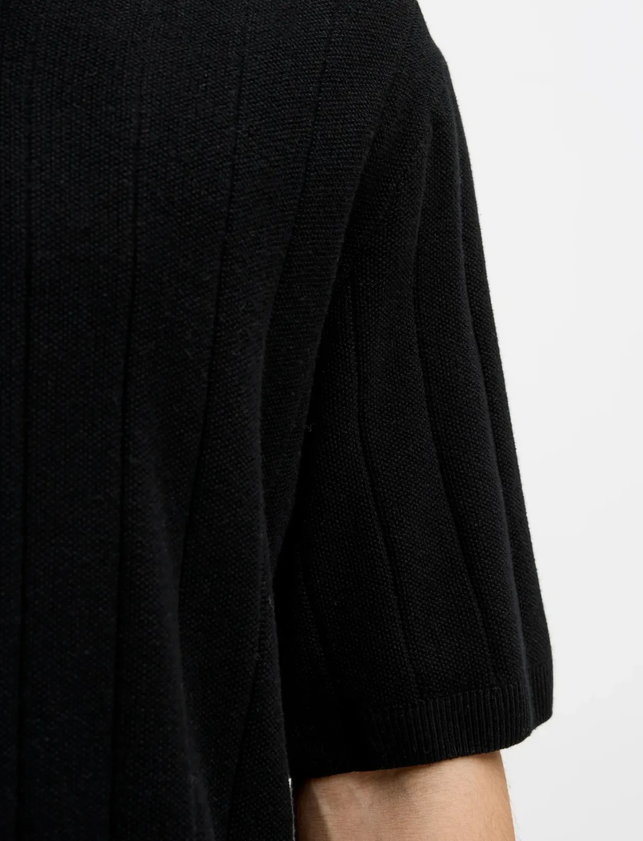 JORVARENNA KNIT SS SPLIT NECK - Kortærmede