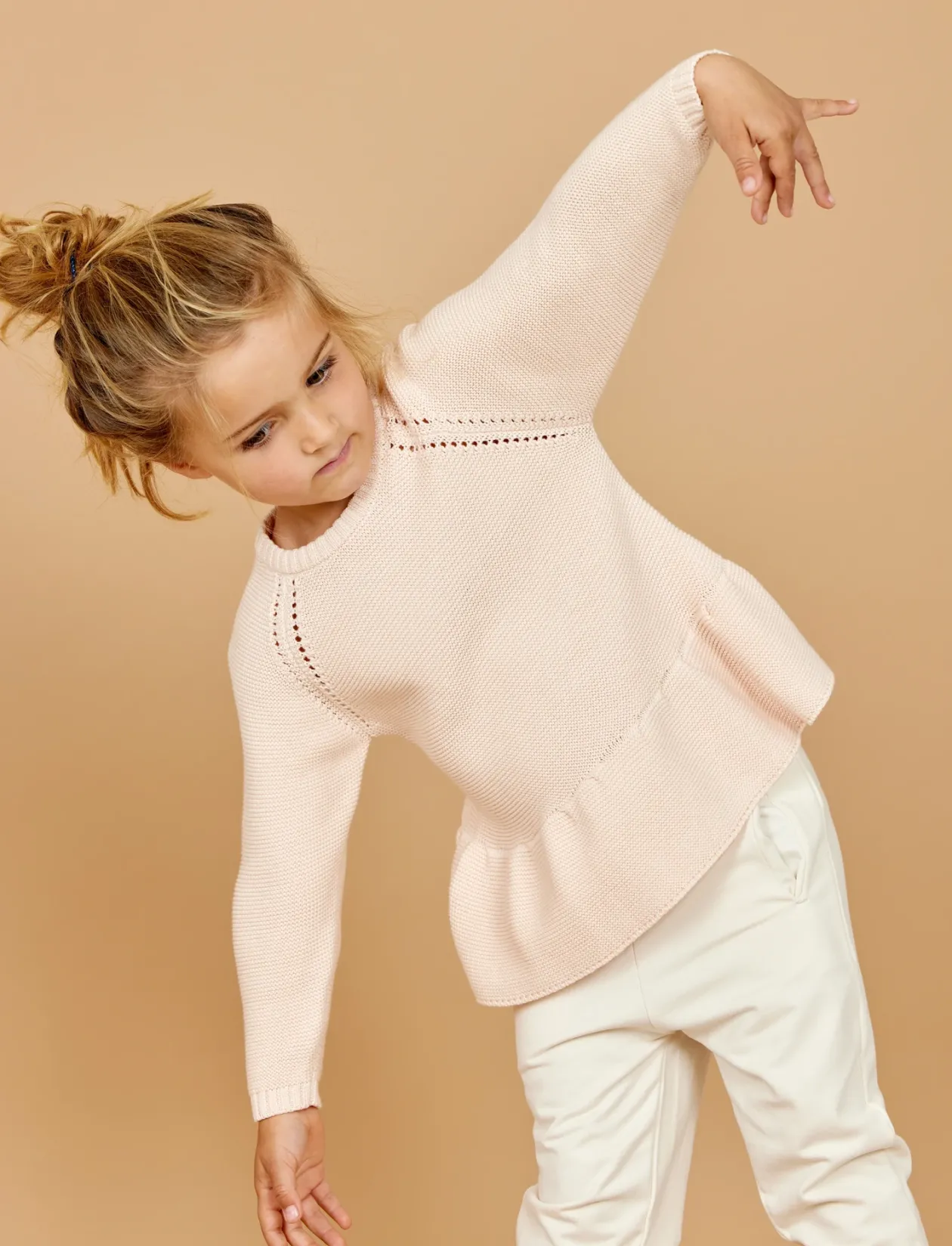 KNITTED PULLOVER W. FRILL - Trøjer