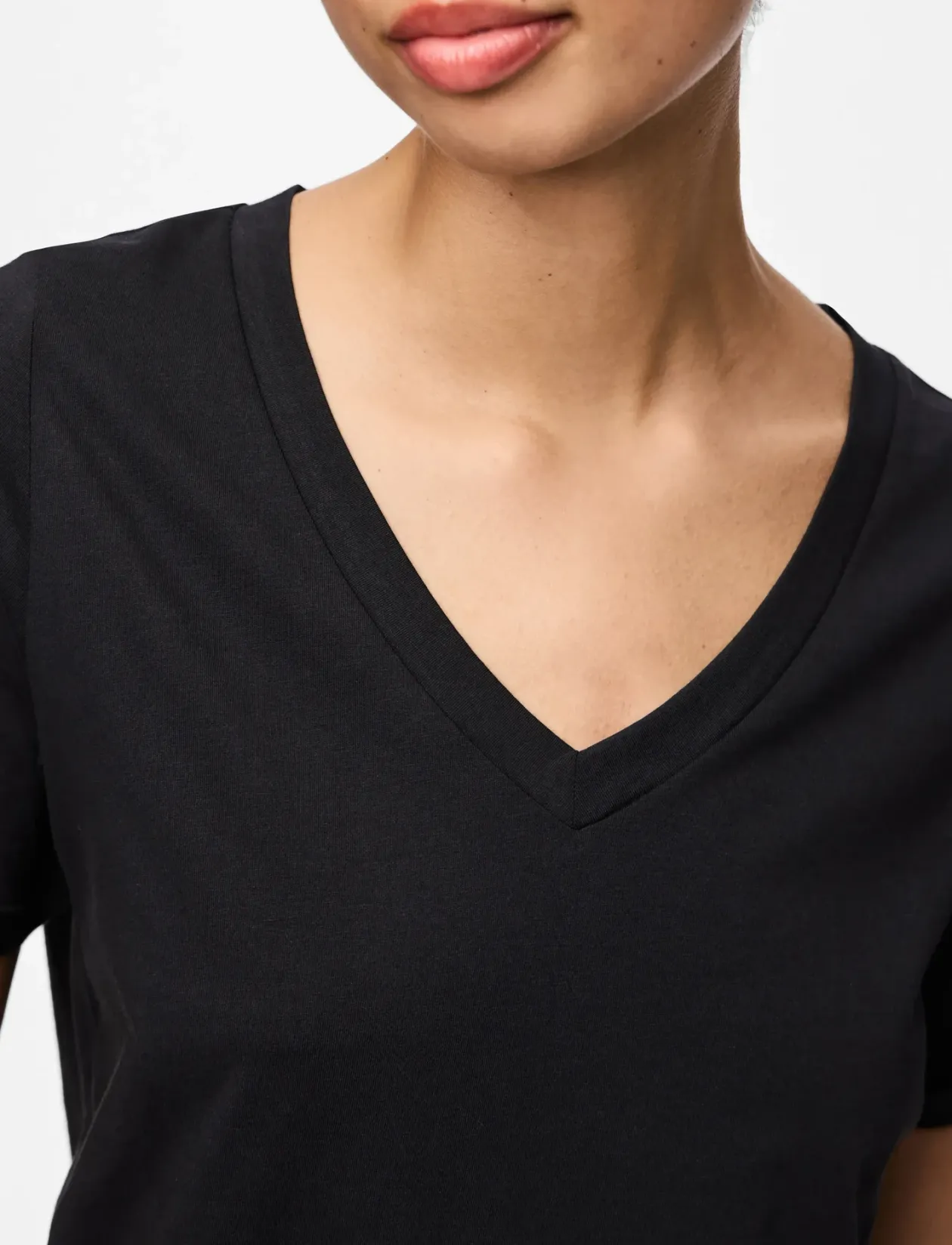 PCRIA SS V-NECK SOLID TEE JRS NOOS BC - T-shirts