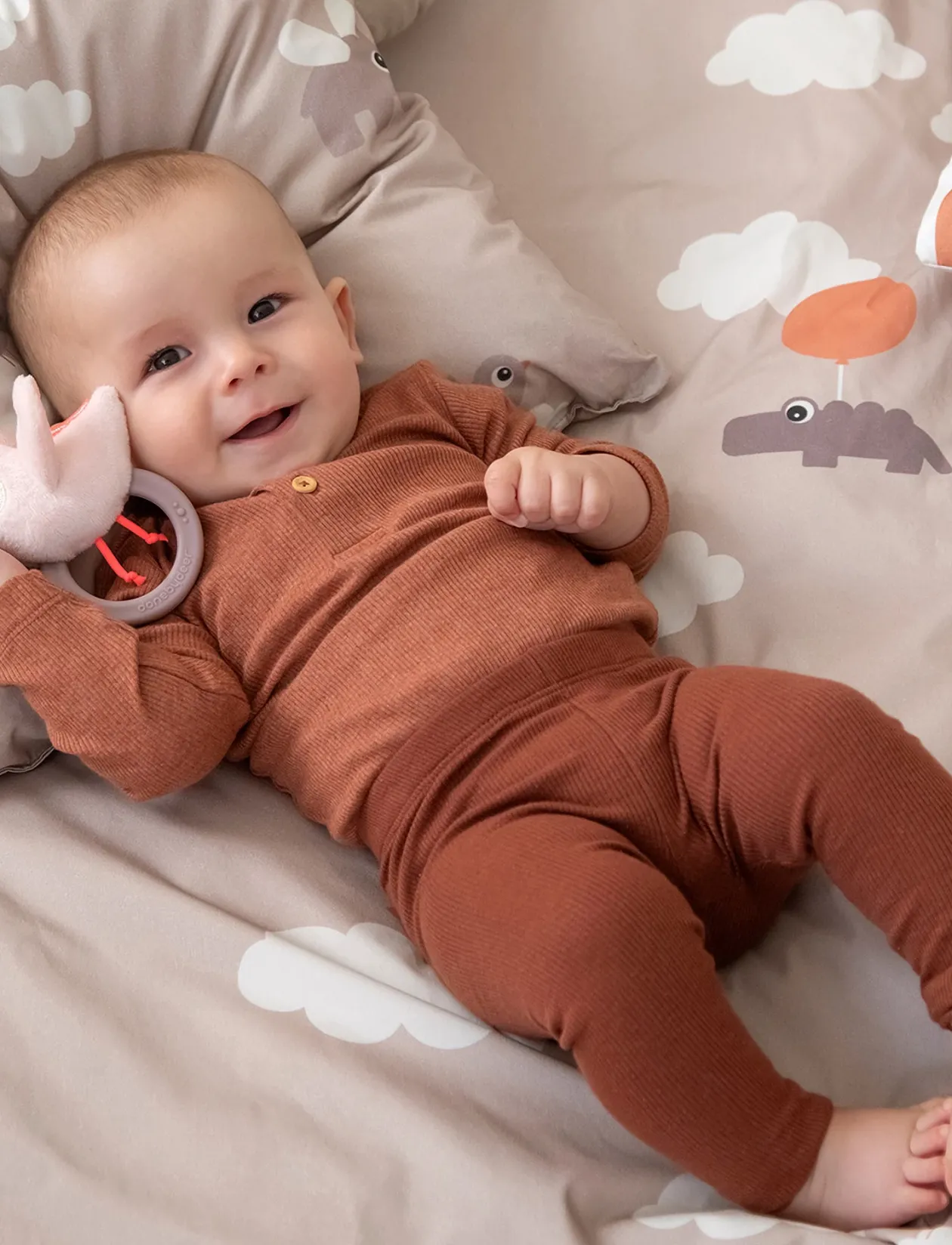 Sensory rattle w/teether Birdee Powder - Bidelegetøj