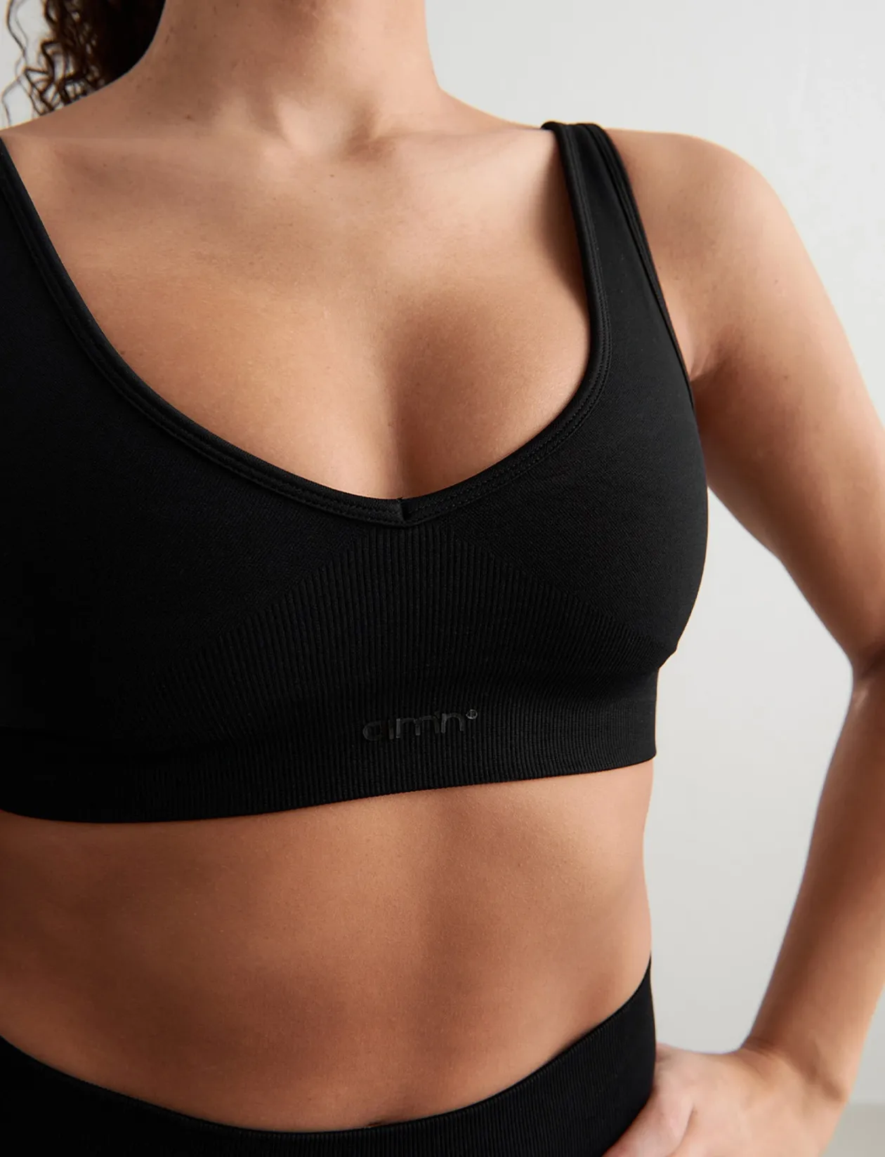 Shape Seamless Deep Cut Bra - Sports-bh'er